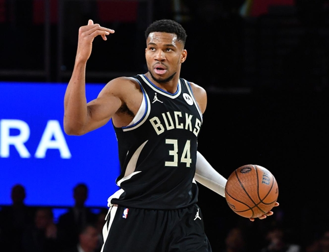 雄鹿主场大胜老鹰,字母哥状态回归 雄鹿主场大胜老鹰,字母哥状态回归