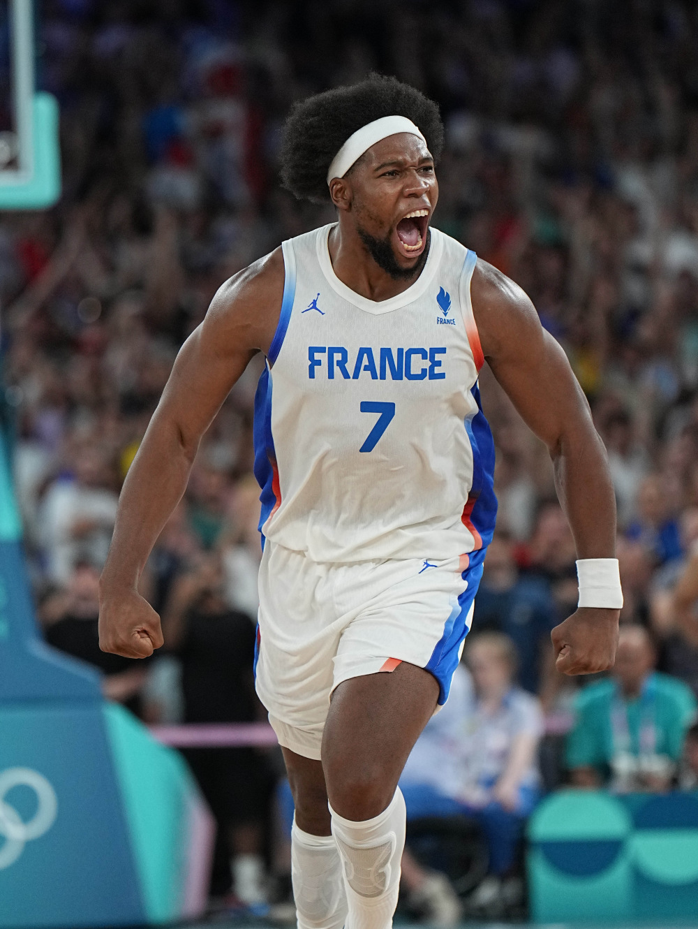 欧洲顶级篮球职业联赛展现球员技艺，赛场热度不减的简单介绍