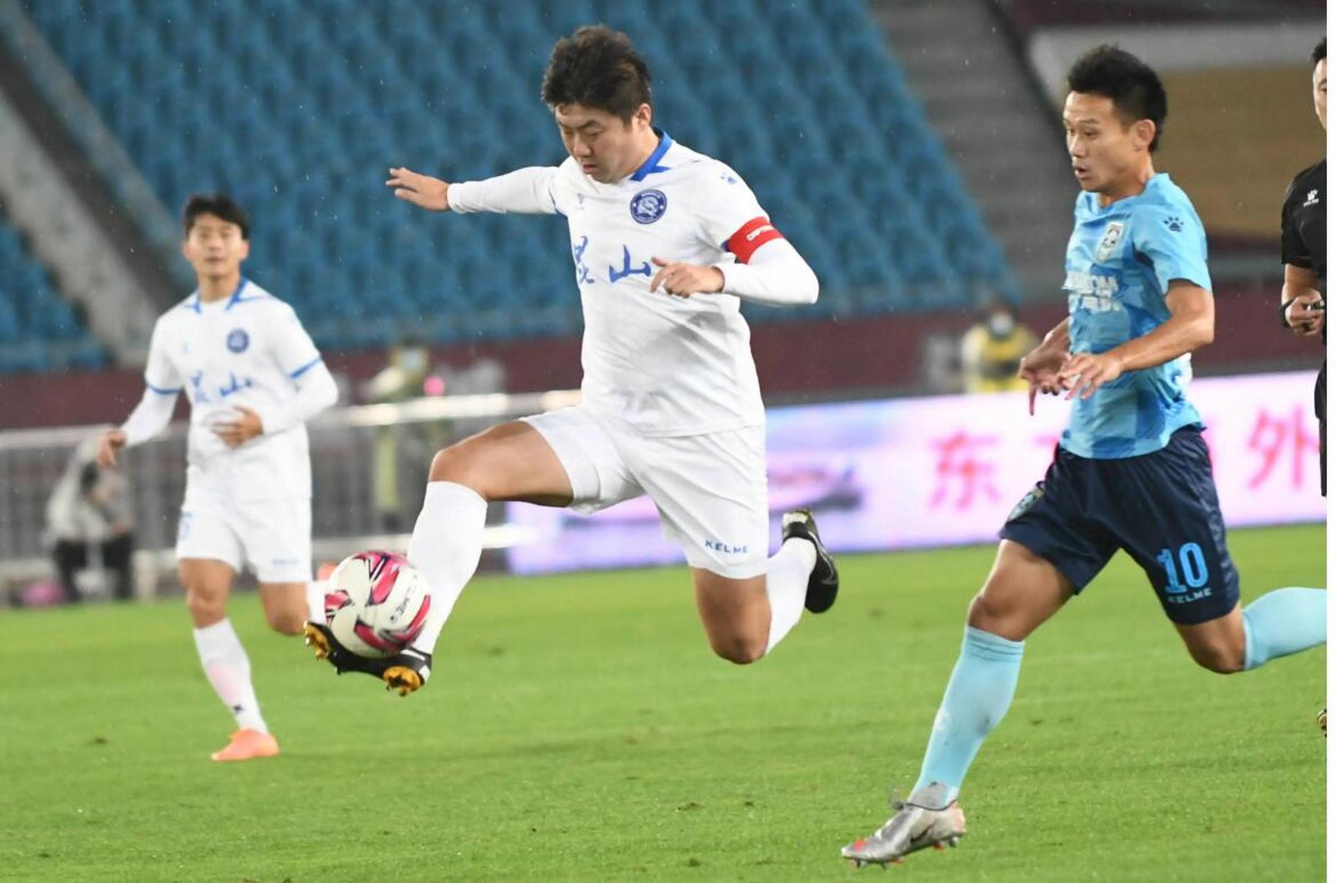 苏宁队员风光无限,被球迷视为偶像的简单介绍 苏宁队员风光无限,被球迷视为偶像的简单介绍