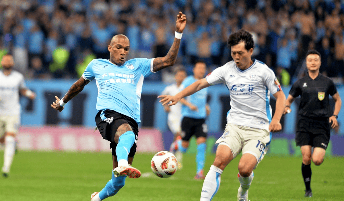 关于联赛中期过半,领头羊脱颖而出!的信息 关于联赛中期过半,领头羊脱颖而出!的信息