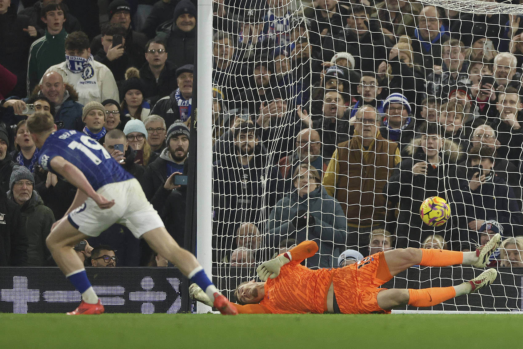 九游游戏-荷兰欧洲联赛力克困难，险胜顽固对手