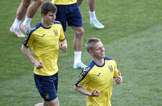 包含荷兰战胜乌克兰，勇夺欧预赛胜利的词条