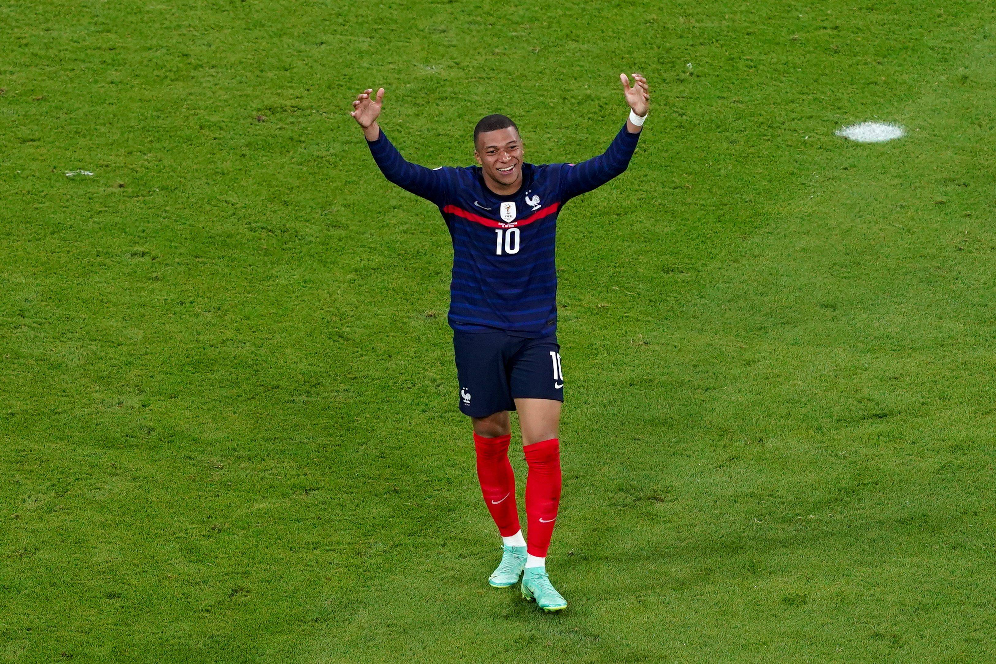 九游娱乐官方-瑞士国际足坛：意大利大师普拉蒂尼亲赴巴黎圣日尔曼的简单介绍