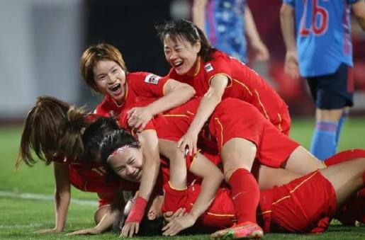 英雄无悔赢得比赛，赢得全场球迷支持