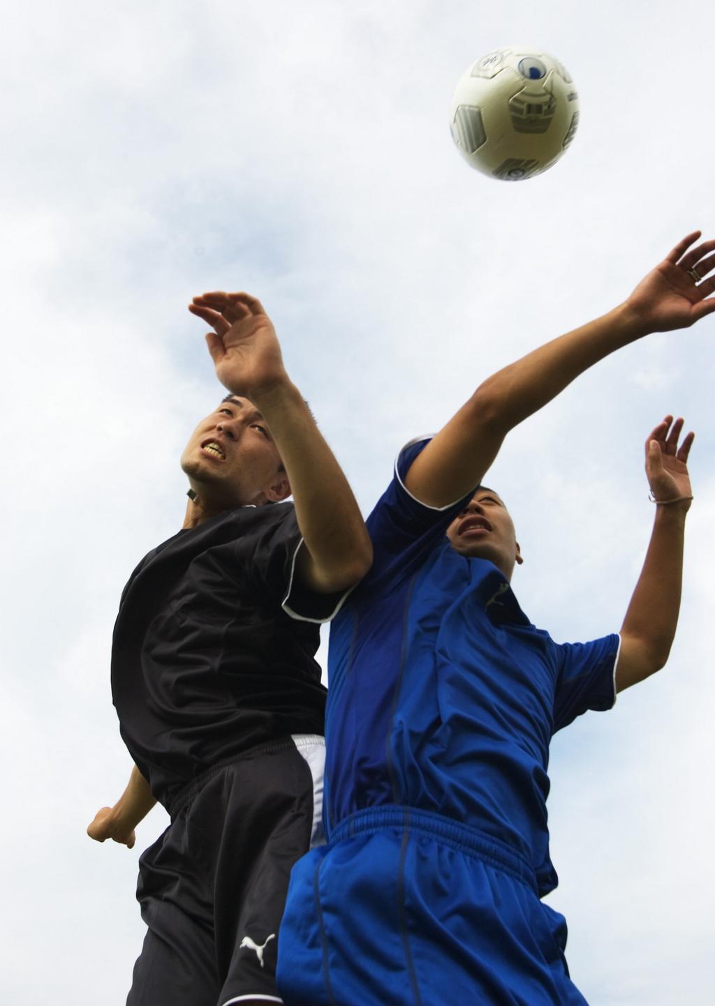 九游APP-足球比赛全球狂热，踢球运动成为多数人的热爱