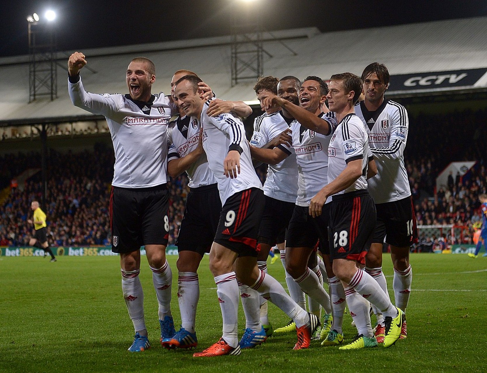 包含瓦伦西亚迎战英冠球队，胜者晋级下一轮的词条