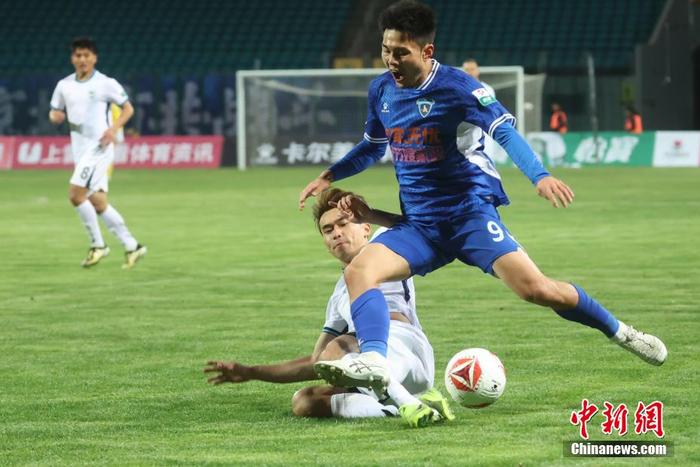 九游体育APP下载-大连队在客场战胜重庆队，摘得胜利
