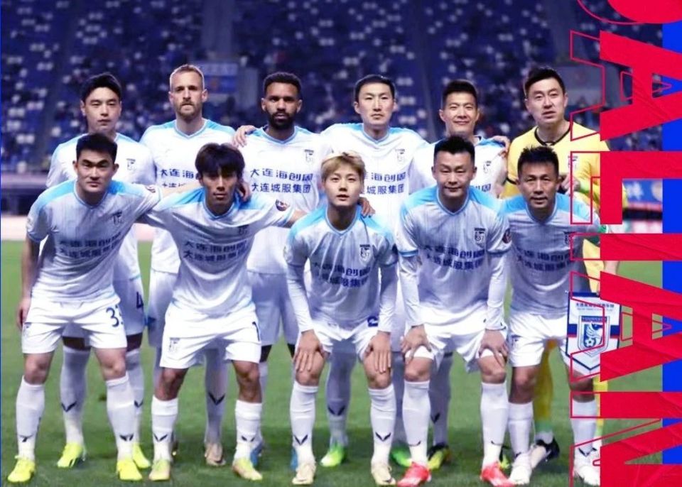 大连队在客场战胜重庆队，摘得胜利