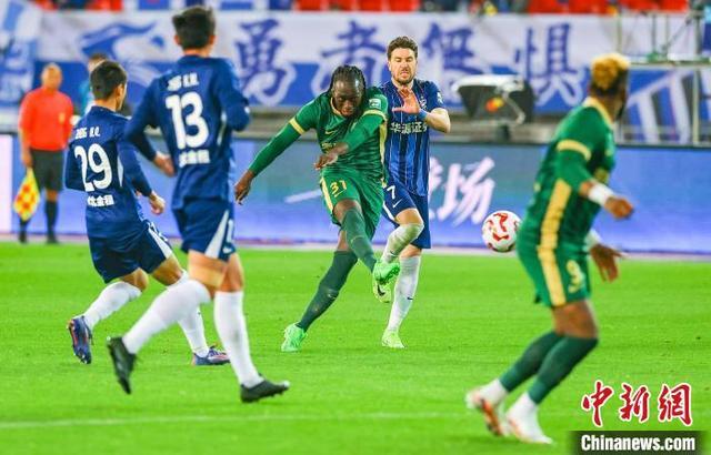 绿城重回主场取胜,全面复苏振奋球迷 绿城重回主场取胜,全面复苏振奋球迷