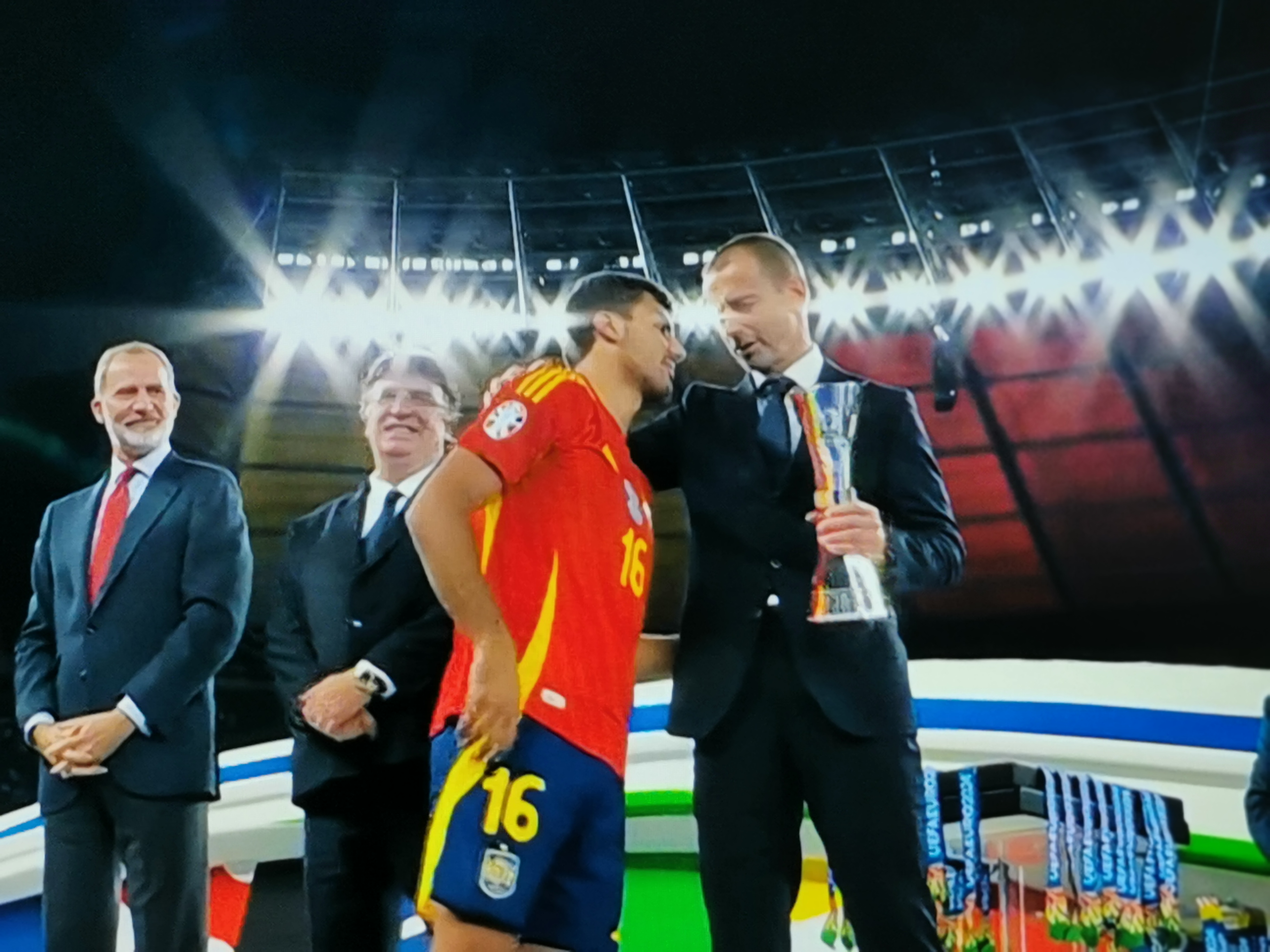 关于欧洲杯资格赛决赛落幕，冠军尽展风采的信息