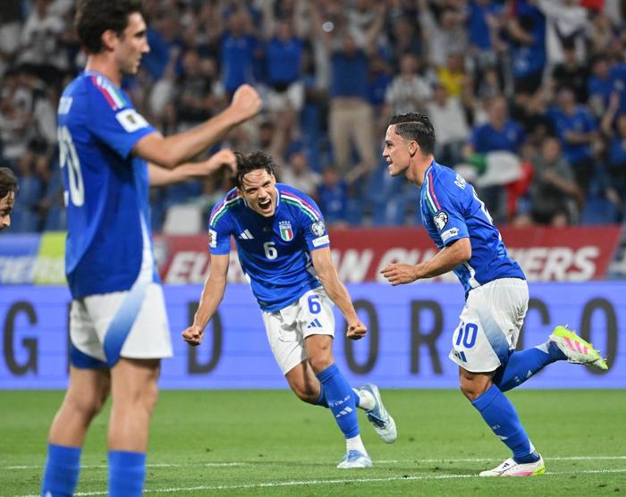 法国队迎战意大利，双方展开角逐争夺胜利的简单介绍