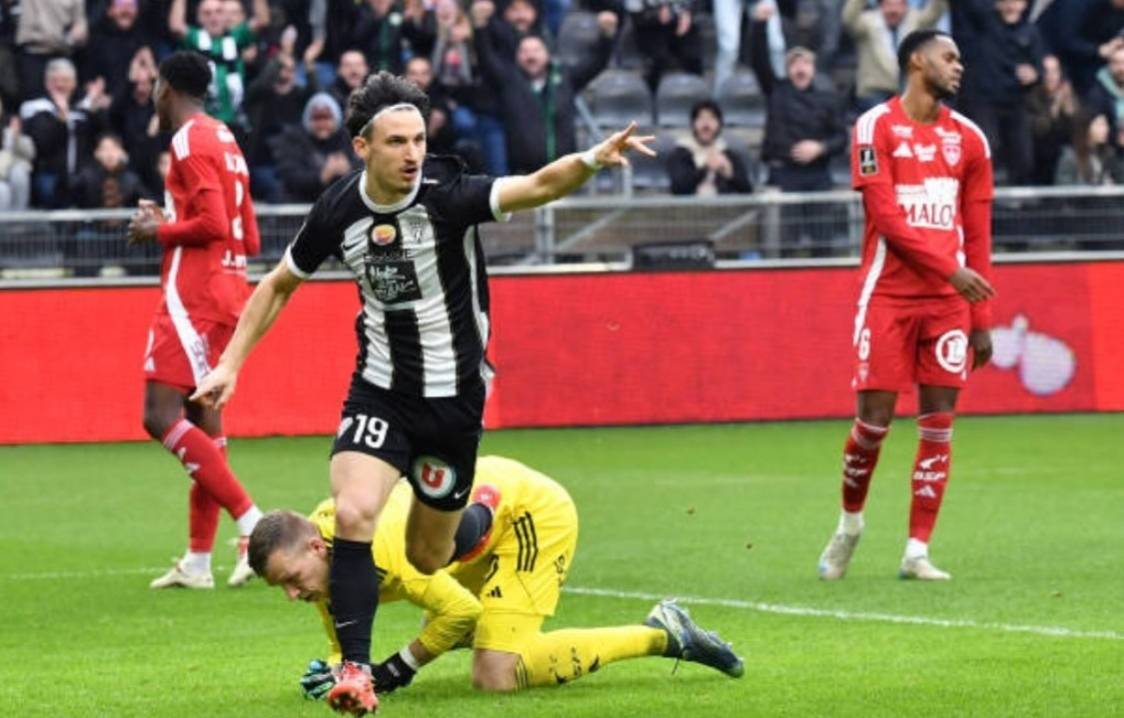 关于里昂对阵南特,预计将上演精彩比赛的信息 关于里昂对阵南特,预计将上演精彩比赛的信息