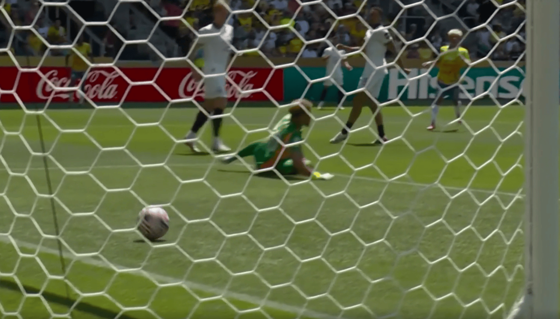 多特蒙德队中场核心斩获进球,球队士气大涨 多特蒙德队中场核心斩获进球,球队士气大涨