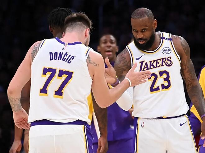 九游娱乐官方-湖人大胜凯尔特人，赢得十连胜