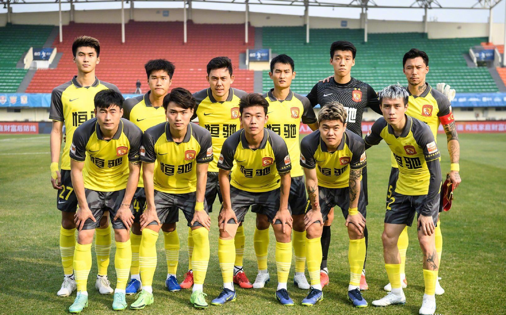 马刺鏖战广州队，范弗利特惊艳四座