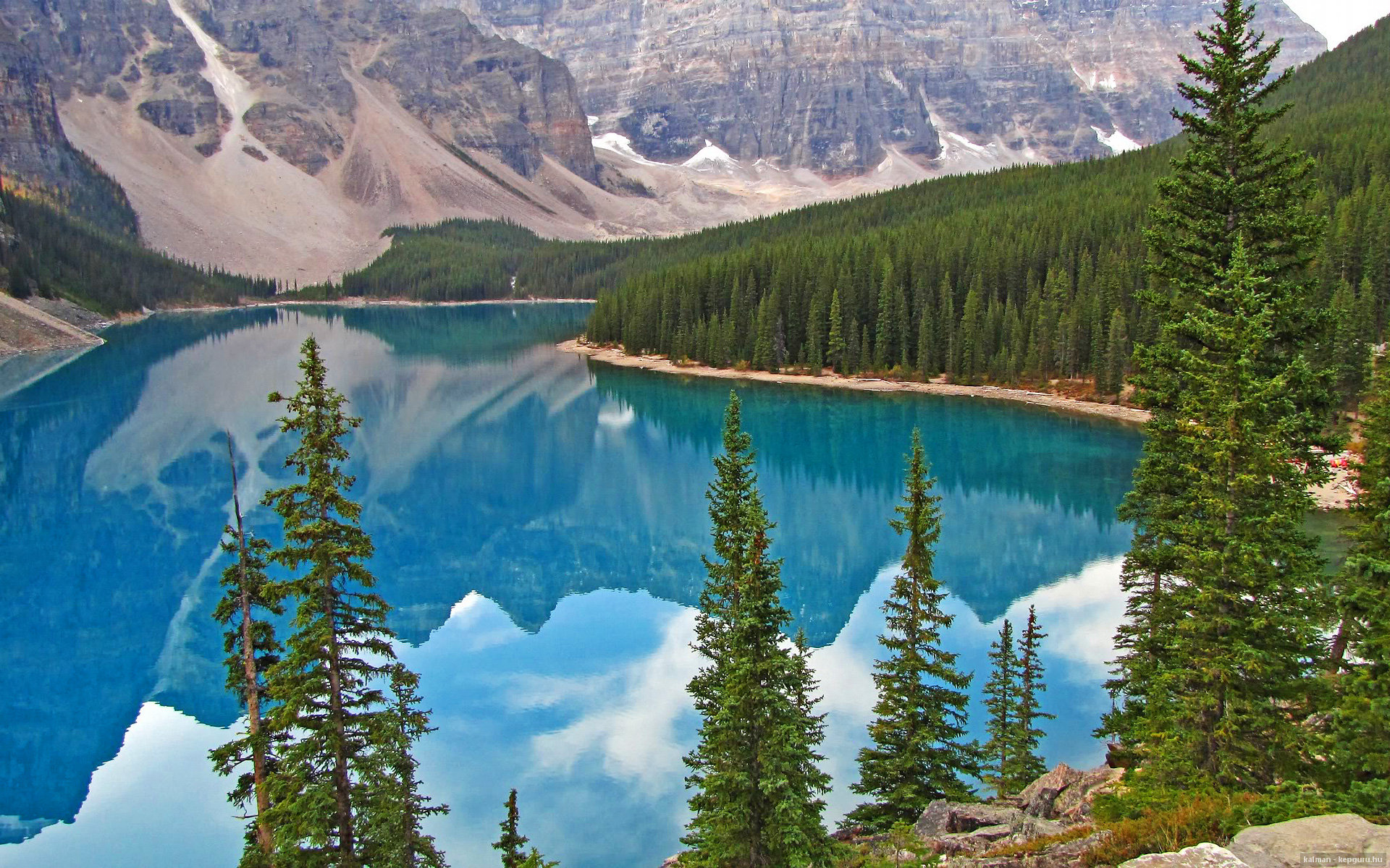 阿什拉夫单骑破局，哥斯达黎加掀翻意甲豪门佛罗伦萨